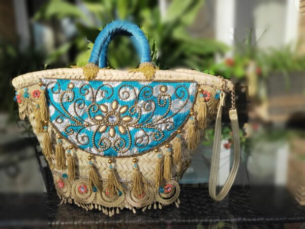 Cesta con flores bordadas - Imagen 2