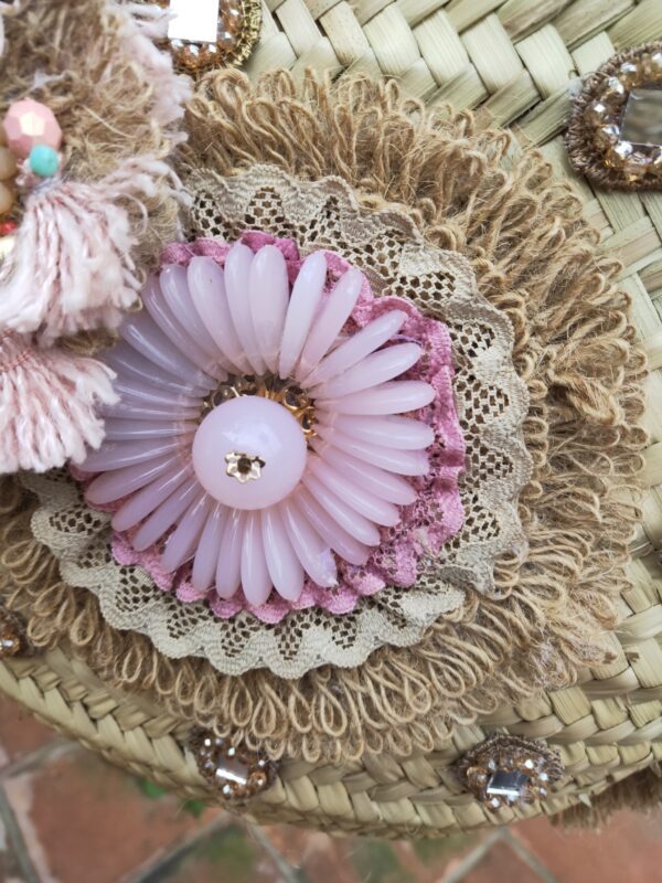 cesta de playa decorada con espejos