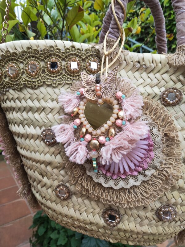 cesta de playa decorada con espejos